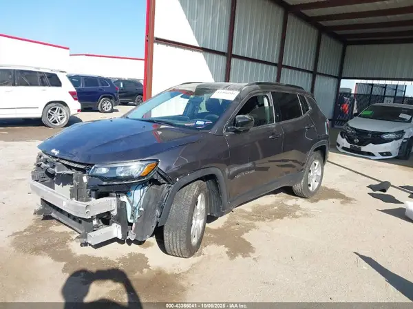 3C4NJCBB5NT204886 2022 JEEP COMPASS - Image 2