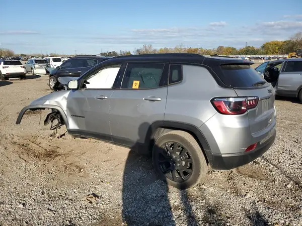 3C4NJCBB5NT213376 2022 JEEP COMPASS - Image 2