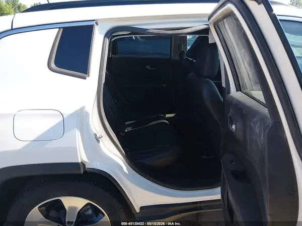 3C4NJCBB6JT102202 2018 JEEP COMPASS - Image 8
