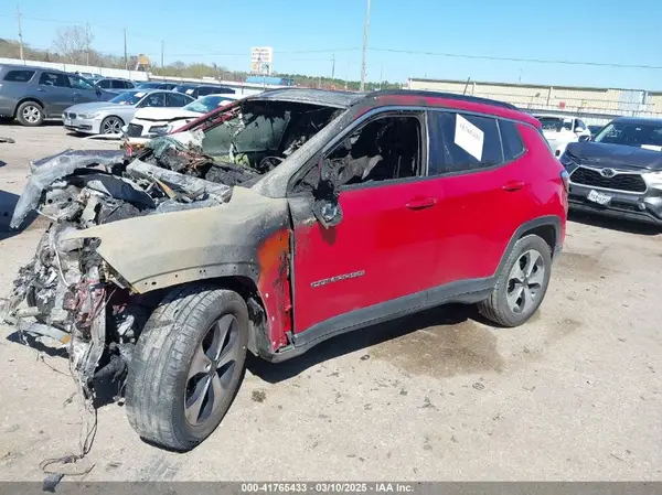 3C4NJCBB6JT102717 2018 JEEP COMPASS - Image 2