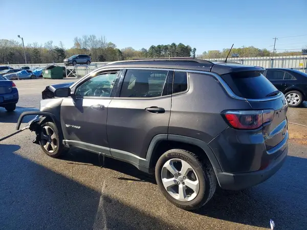 3C4NJCBB6JT122949 2018 JEEP COMPASS - Image 2