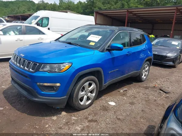 3C4NJCBB6JT123888 2018 JEEP COMPASS - Image 2
