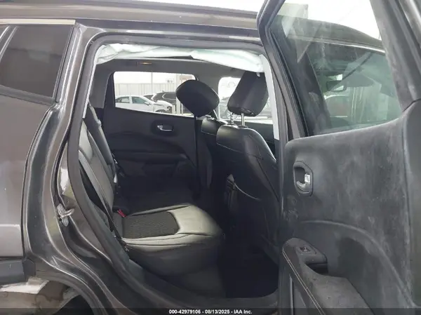 3C4NJCBB6JT124202 2018 JEEP COMPASS - Image 8