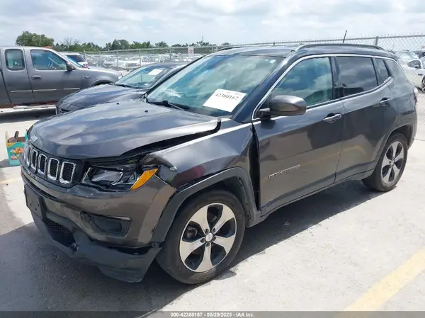 3C4NJCBB6JT134227 2018 JEEP COMPASS - Image 2