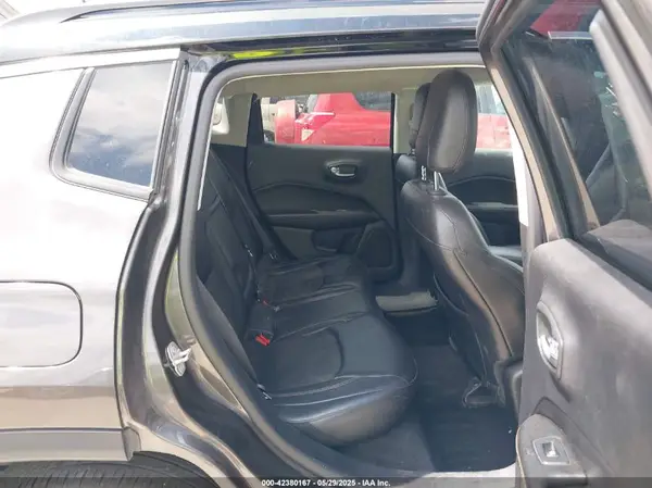 3C4NJCBB6JT134227 2018 JEEP COMPASS - Image 8