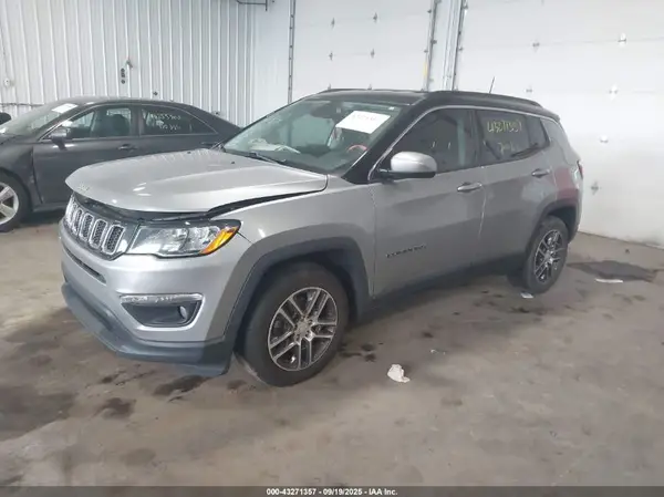 3C4NJCBB6JT181905 2018 JEEP COMPASS - Image 2
