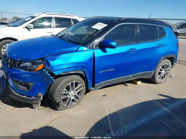 3C4NJCBB6JT186599 2018 JEEP COMPASS - Image 2
