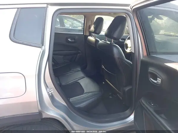 3C4NJCBB6JT186652 2018 JEEP COMPASS - Image 8