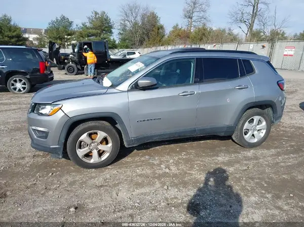 3C4NJCBB6JT193407 2018 JEEP COMPASS - Image 2