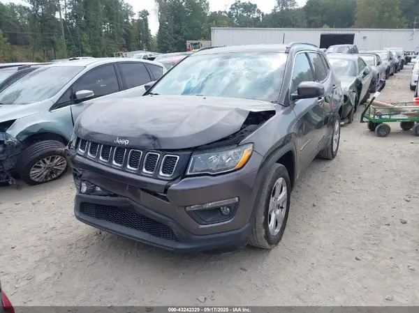 3C4NJCBB6JT194296 2018 JEEP COMPASS - Image 2