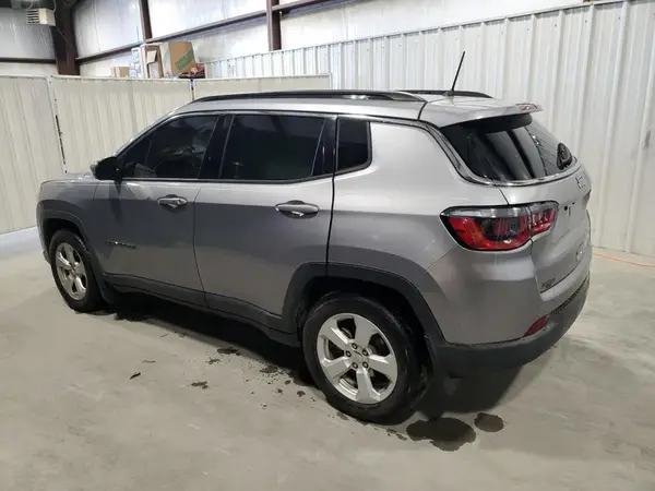 3C4NJCBB6JT194332 2018 JEEP COMPASS - Image 2