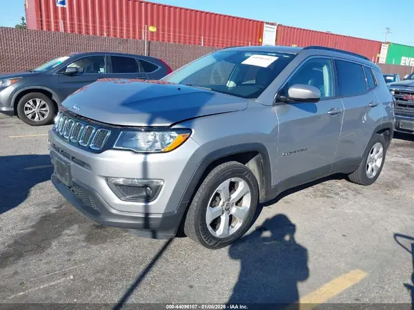 3C4NJCBB6JT194993 2018 JEEP COMPASS - Image 2