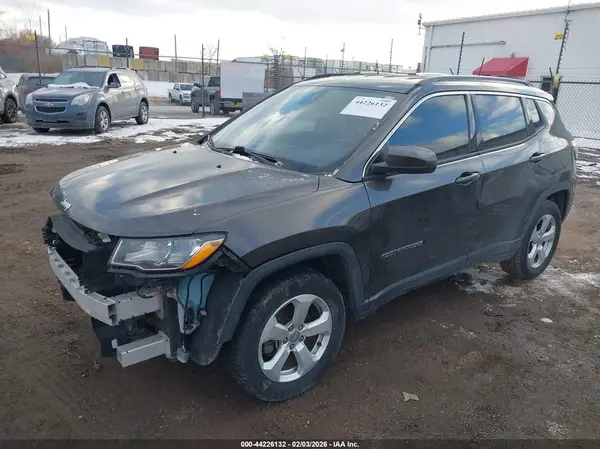 3C4NJCBB6JT211193 2018 JEEP COMPASS - Image 2