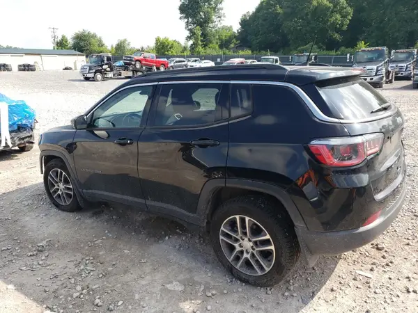 3C4NJCBB6JT233761 2018 JEEP COMPASS - Image 2