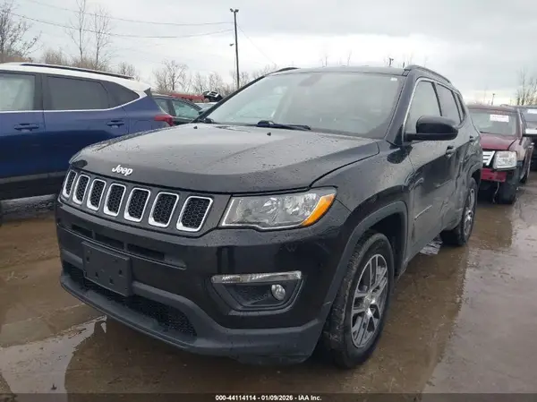 3C4NJCBB6JT235395 2018 JEEP COMPASS - Image 2