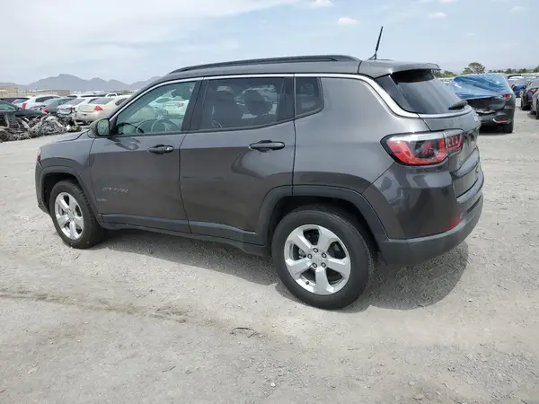3C4NJCBB6JT240838 2018 JEEP COMPASS - Image 2