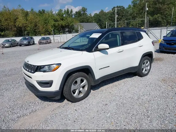 3C4NJCBB6JT263262 2018 JEEP COMPASS - Image 2