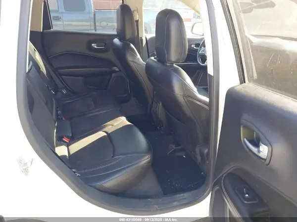 3C4NJCBB6JT263262 2018 JEEP COMPASS - Image 8