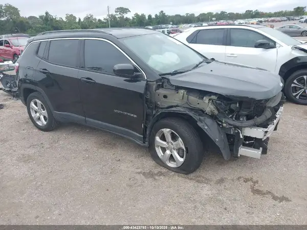 3C4NJCBB6JT266632 2018 JEEP COMPASS - Image 1