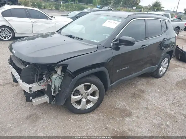 3C4NJCBB6JT266632 2018 JEEP COMPASS - Image 2