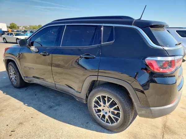 3C4NJCBB6JT267568 2018 JEEP COMPASS - Image 2