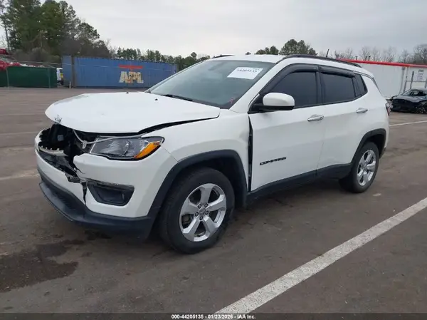 3C4NJCBB6JT267585 2018 JEEP COMPASS - Image 2