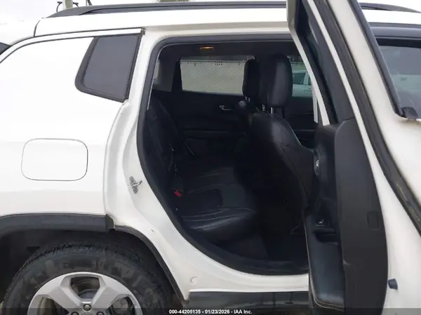 3C4NJCBB6JT267585 2018 JEEP COMPASS - Image 8