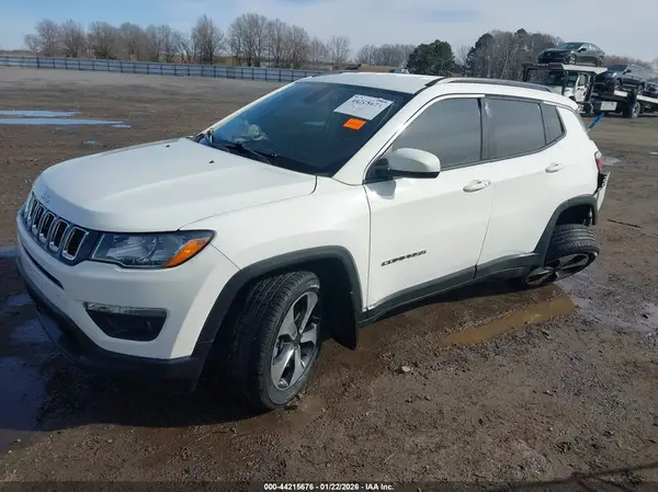 3C4NJCBB6JT286203 2018 JEEP COMPASS - Image 2