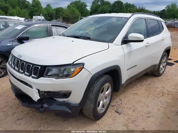 3C4NJCBB6JT286573 2018 JEEP COMPASS - Image 2