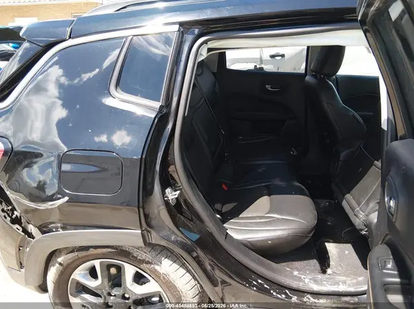 3C4NJCBB6JT304683 2018 JEEP COMPASS - Image 8
