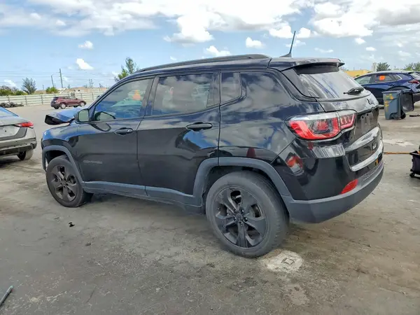 3C4NJCBB6JT304828 2018 JEEP COMPASS - Image 2