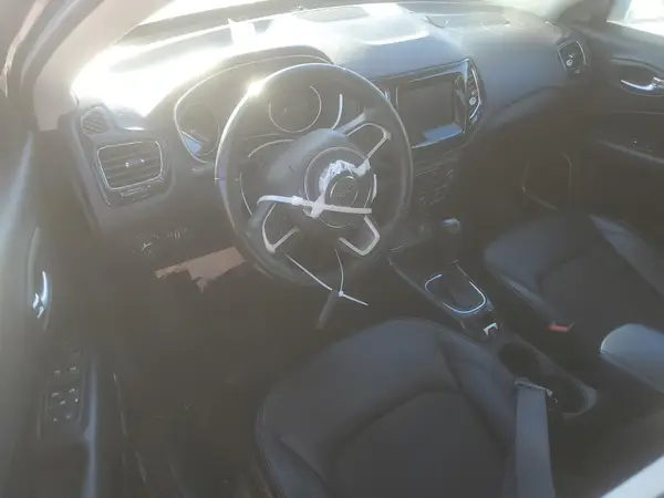 3C4NJCBB6JT304991 2018 JEEP COMPASS - Image 8