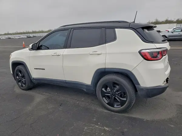 3C4NJCBB6JT327073 2018 JEEP COMPASS - Image 2