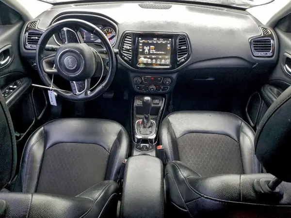 3C4NJCBB6JT327073 2018 JEEP COMPASS - Image 8