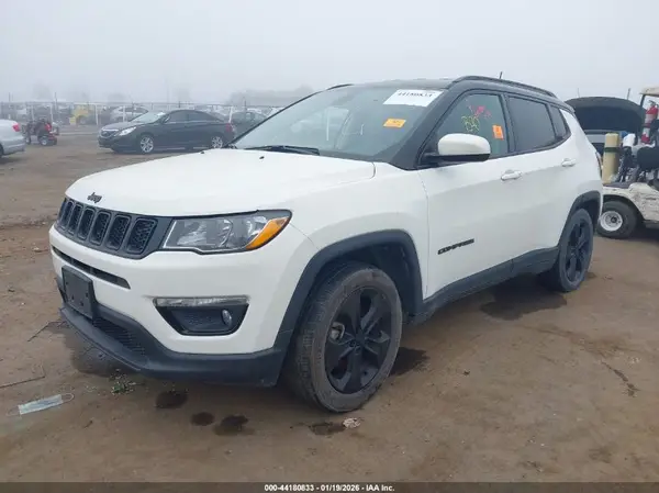 3C4NJCBB6JT327302 2018 JEEP COMPASS - Image 2