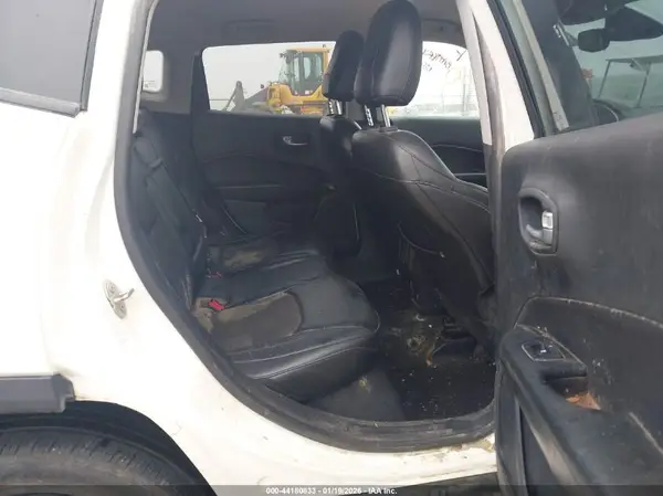 3C4NJCBB6JT327302 2018 JEEP COMPASS - Image 8
