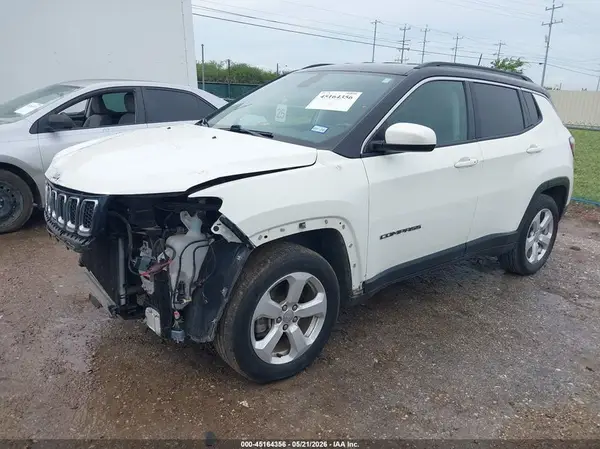 3C4NJCBB6JT327686 2018 JEEP COMPASS - Image 2