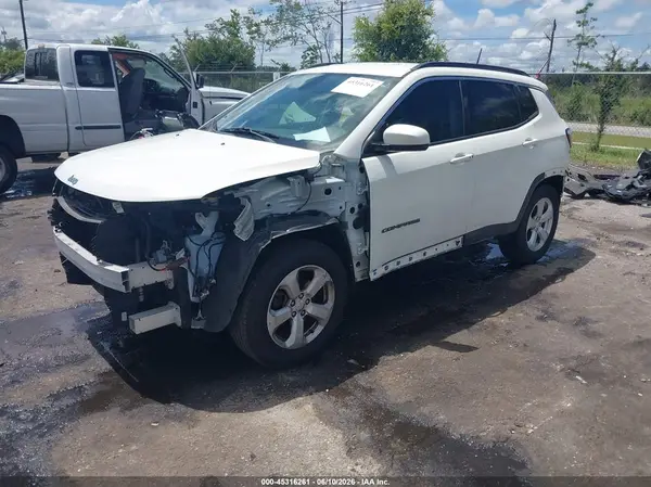 3C4NJCBB6JT344360 2018 JEEP COMPASS - Image 2