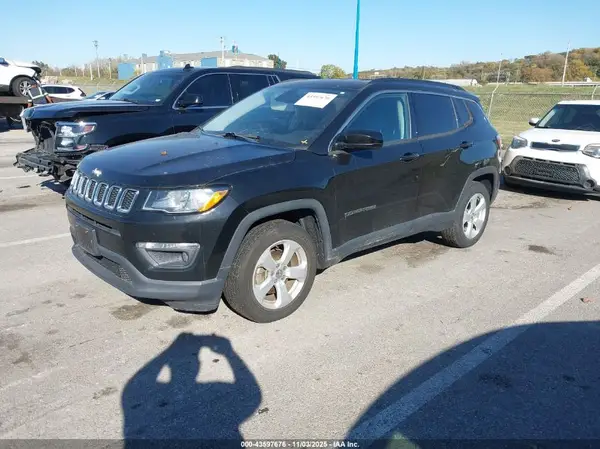 3C4NJCBB6JT356136 2018 JEEP COMPASS - Image 2