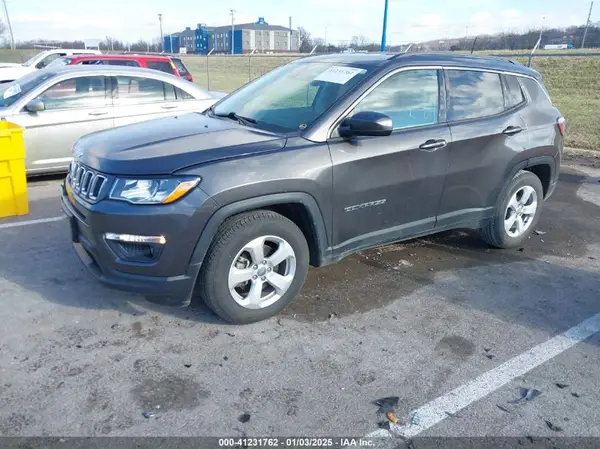 3C4NJCBB6JT369291 2018 JEEP COMPASS - Image 2