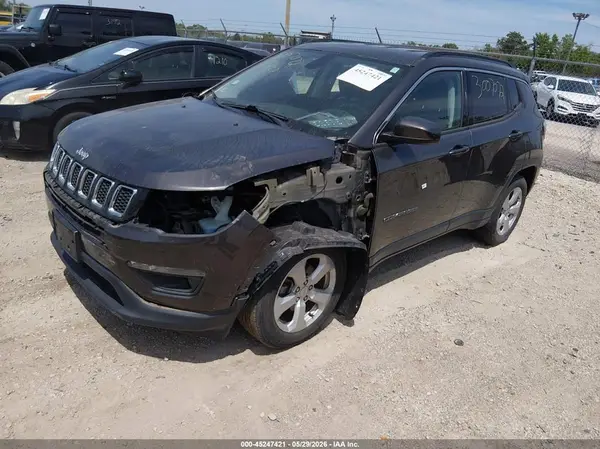 3C4NJCBB6JT377018 2018 JEEP COMPASS - Image 2