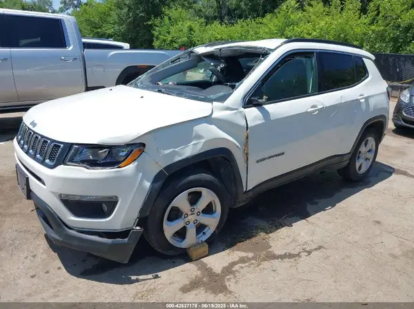 3C4NJCBB6JT377052 2018 JEEP COMPASS - Image 2