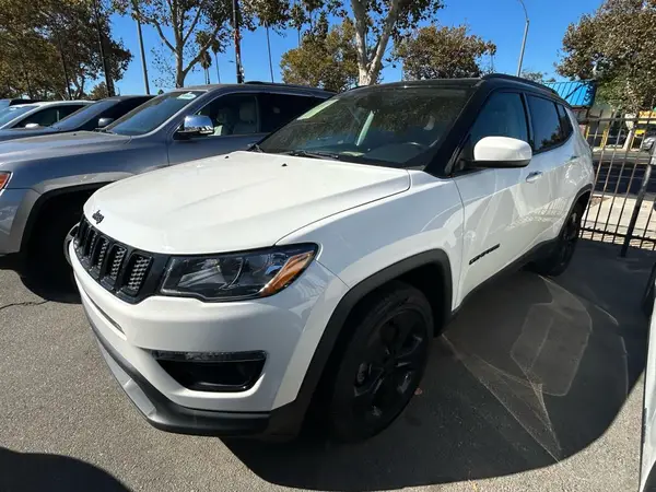 3C4NJCBB6JT407196 2018 JEEP COMPASS - Image 2