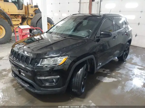 3C4NJCBB6JT407389 2018 JEEP COMPASS - Image 2