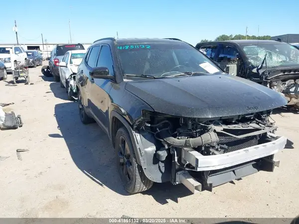 3C4NJCBB6JT407411 2018 JEEP COMPASS - Image 1