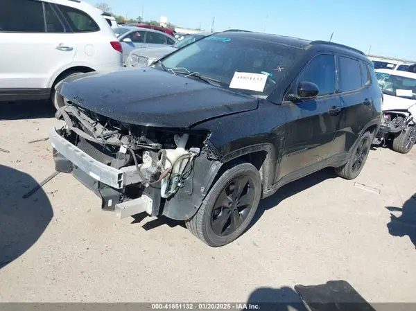 3C4NJCBB6JT407411 2018 JEEP COMPASS - Image 2