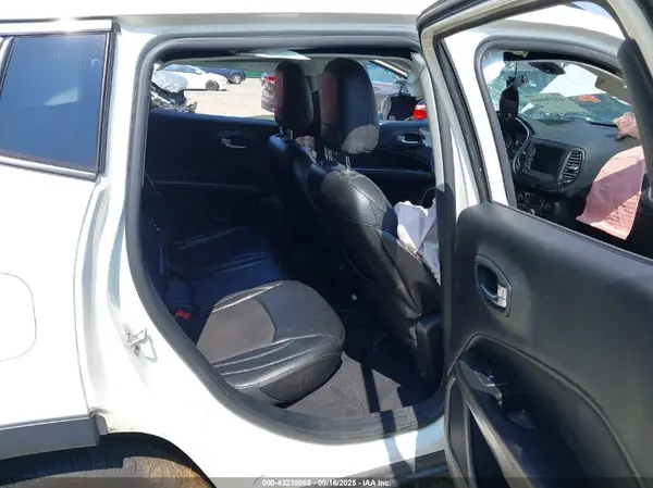 3C4NJCBB6JT411006 2018 JEEP COMPASS - Image 8