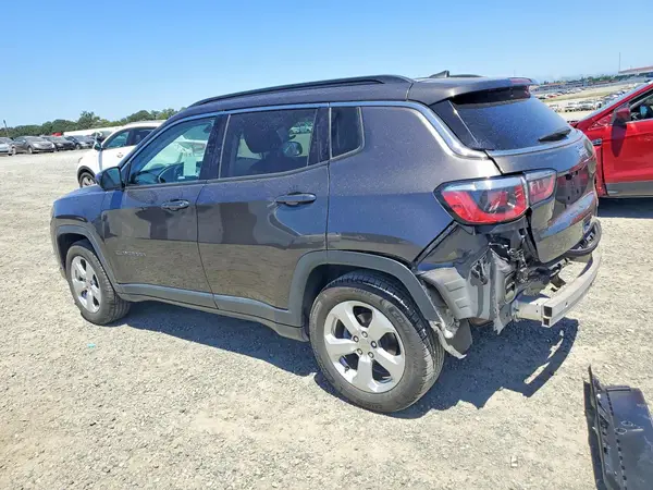 3C4NJCBB6JT466555 2018 JEEP COMPASS - Image 2