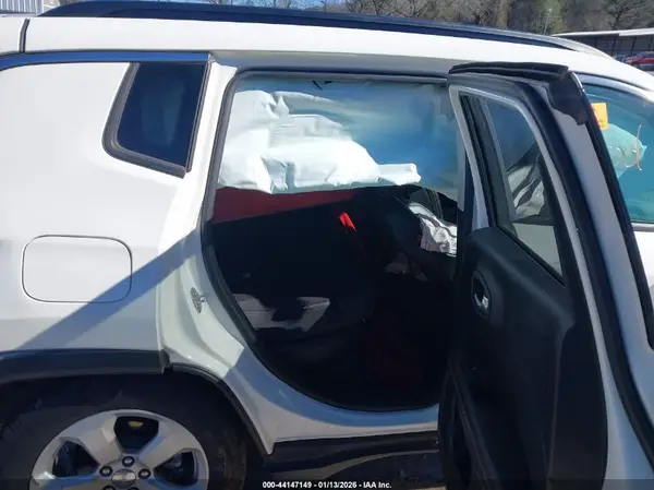 3C4NJCBB6JT468869 2018 JEEP COMPASS - Image 8