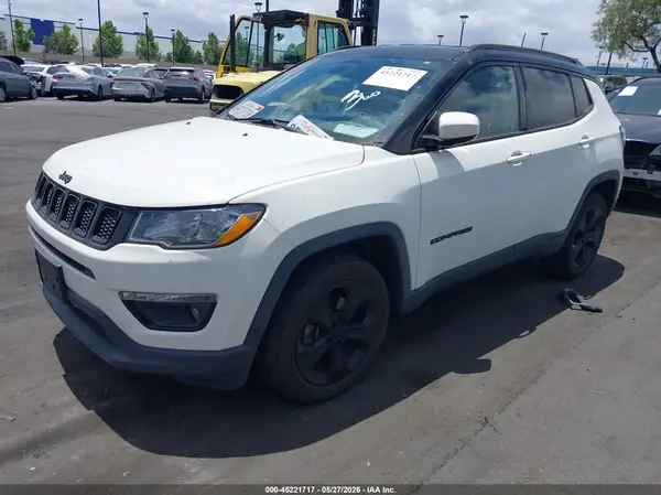 3C4NJCBB6JT502051 2018 JEEP COMPASS - Image 2